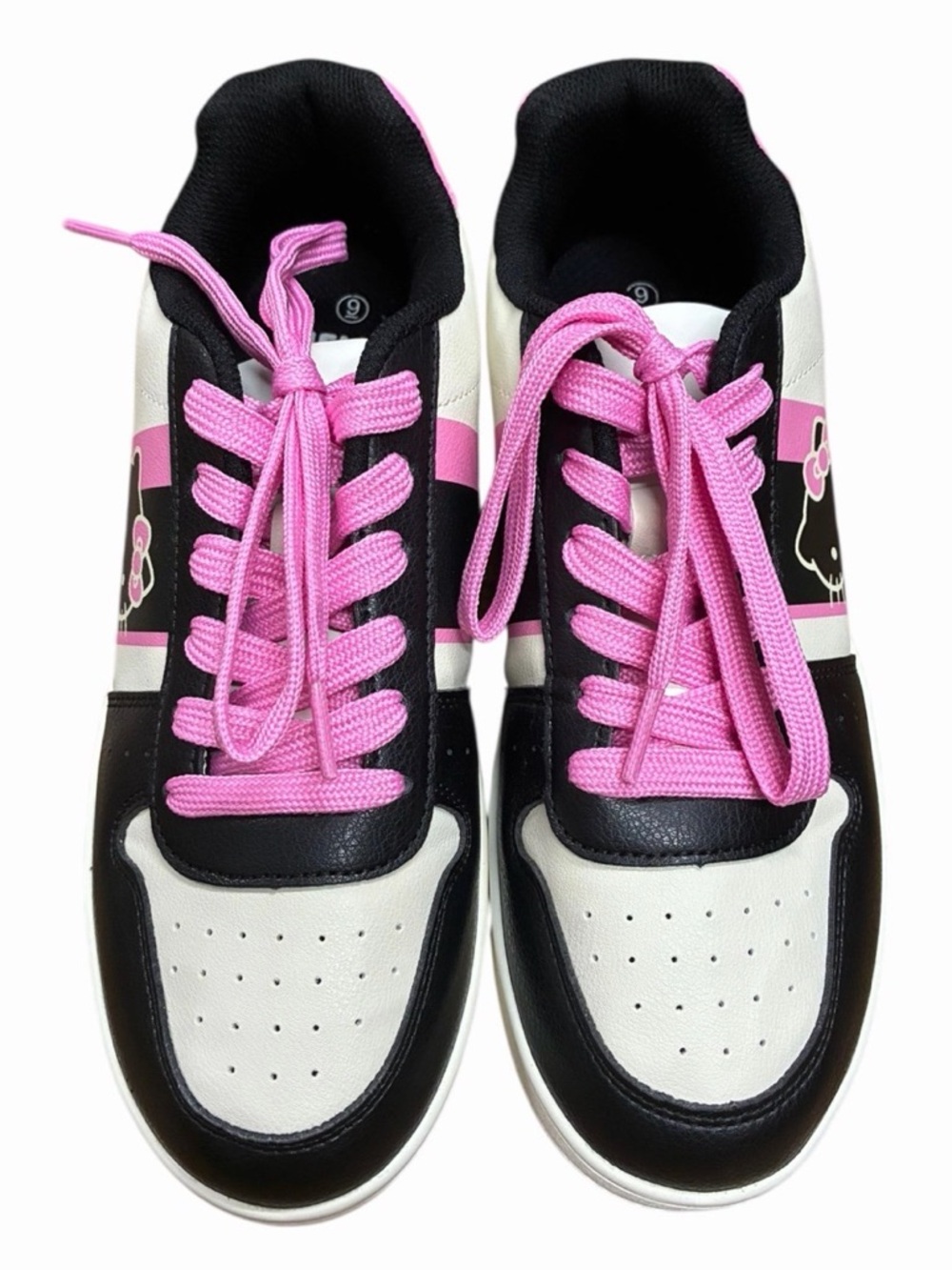 Women’s Sanrio Hello Kitty Black, Pink, White Low Top, Lace Up Sneakers sz-9